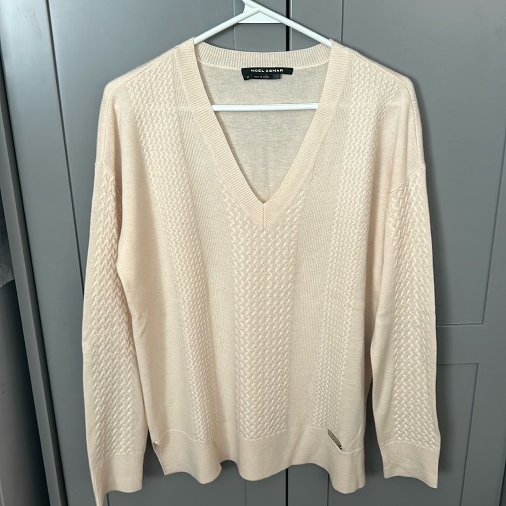 NWOT Noel Asmar Merino V-neck sweater-M